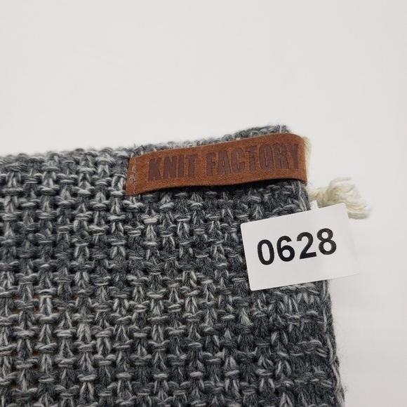 Nwt Knit Factory Holland unisex gray infinity scarf cowl knit wool blend - Picture 7 of 7
